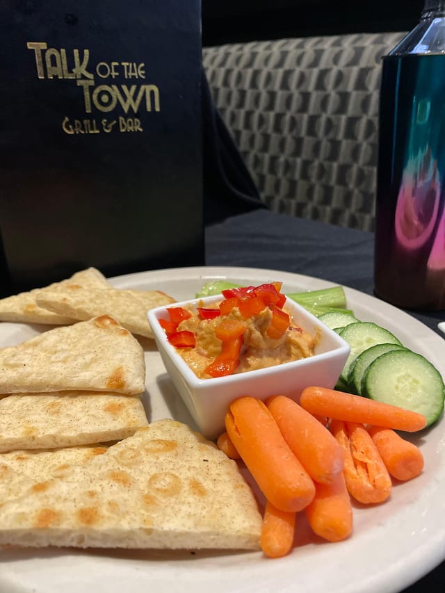 HUMMUS & PITA.