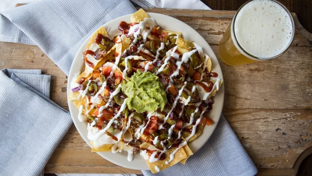 BURNT-END NACHOS.