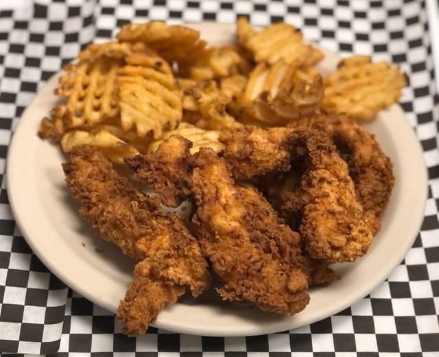 CHICKEN TENDERS ENTRÉE.